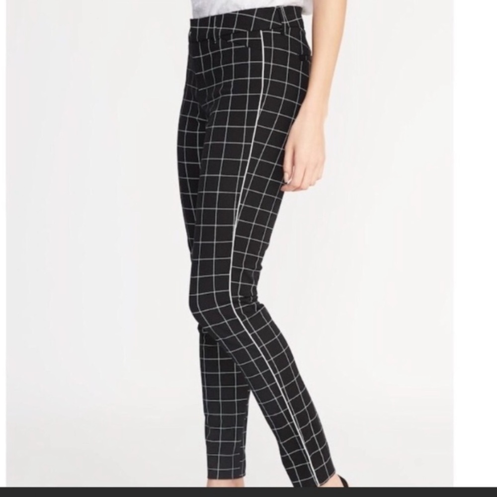 Old navy checkered black and white pixie pants